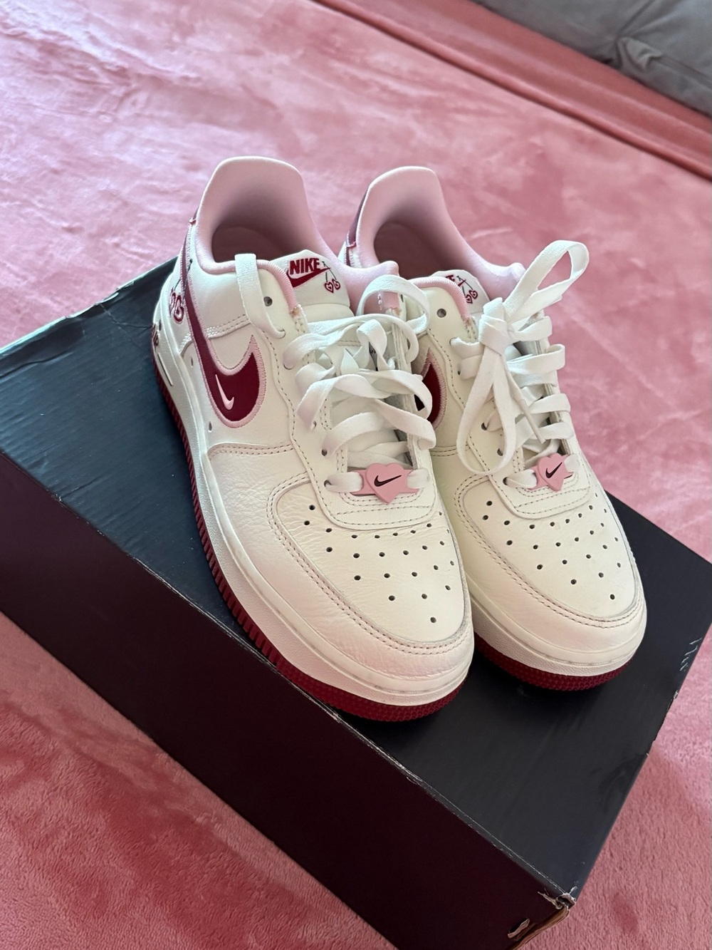 Nike Kids White and Pink Low-Top Sneakers with Maroon Swoosh